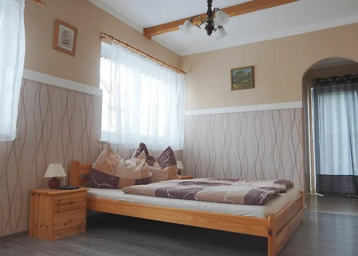 Konukevi Penzion Zirovice *